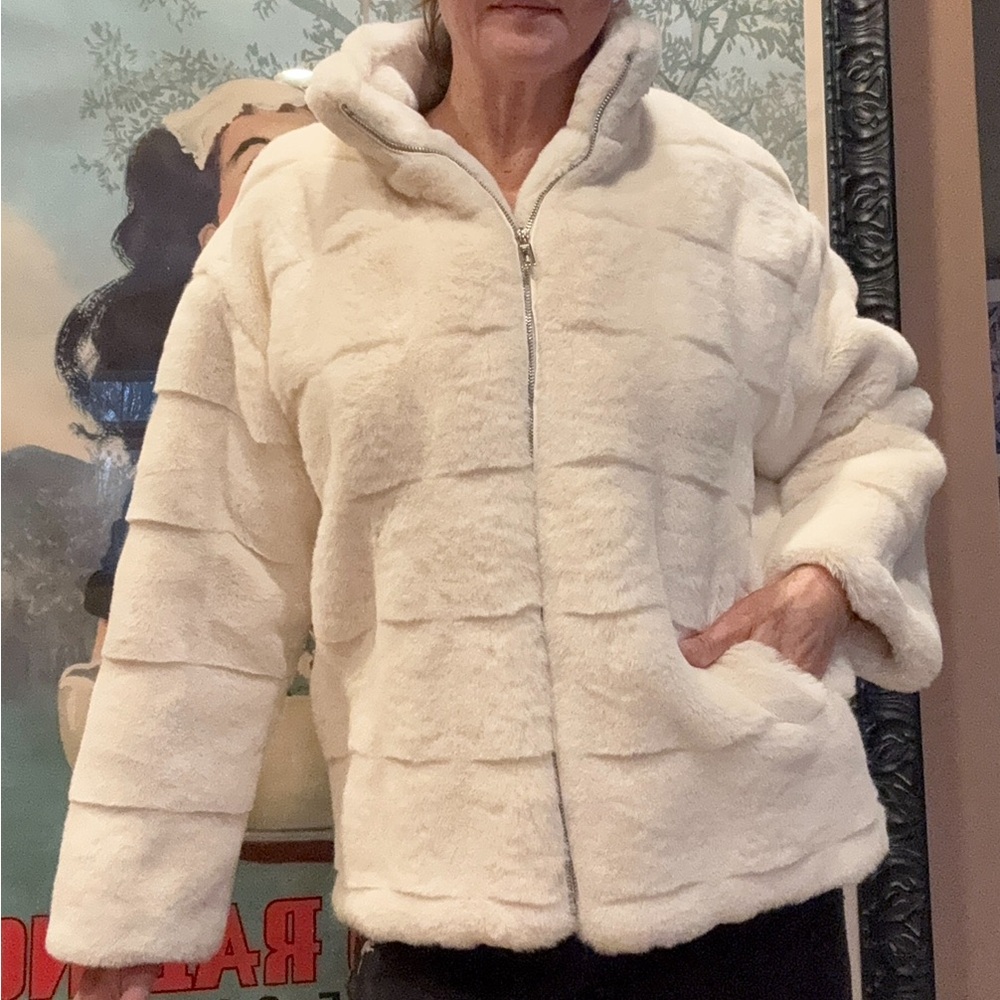Women's white faux fur Jacket ❄️